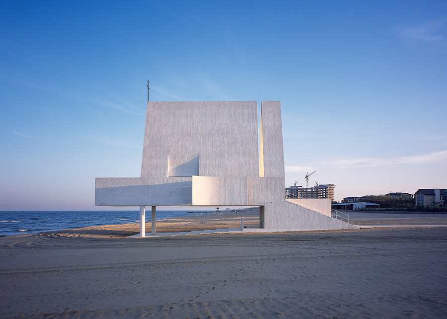 White Seashore Chapel in China3