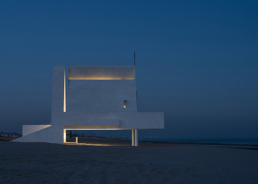 White Seashore Chapel in China5