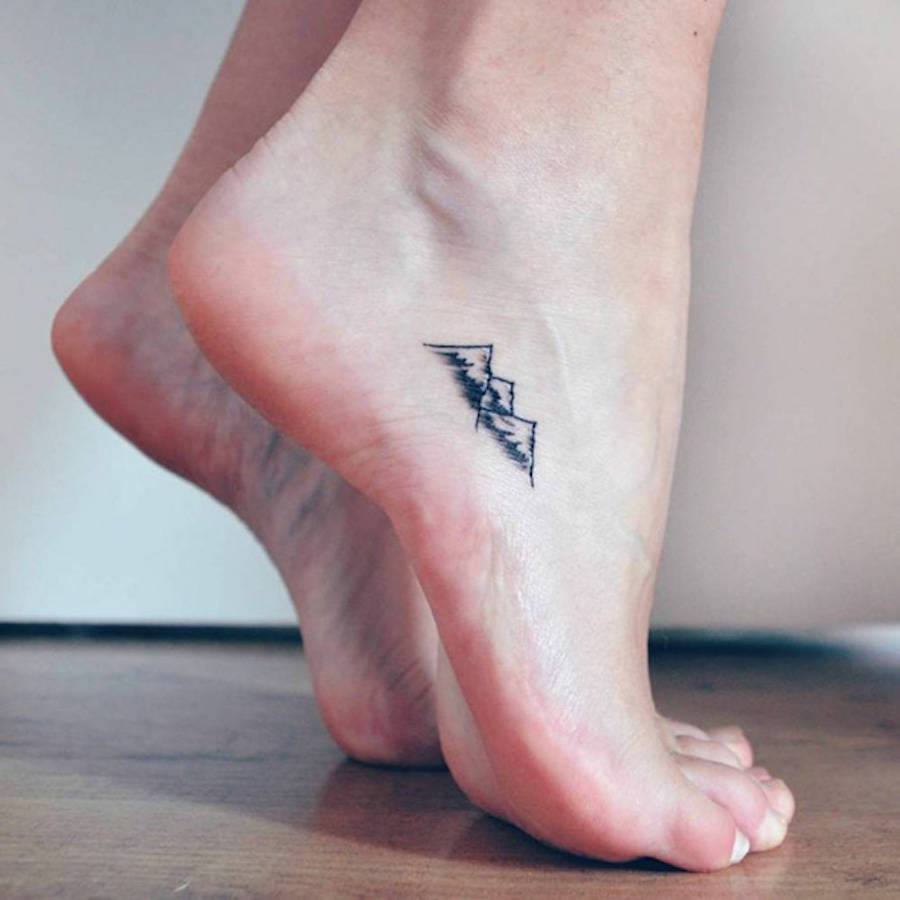 Details more than 129 tiny foot tattoos super hot
