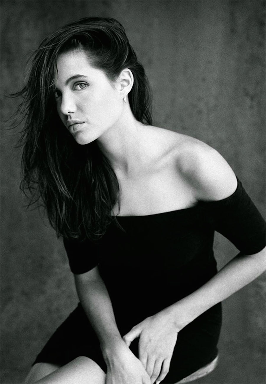 youngangelinajolie-2