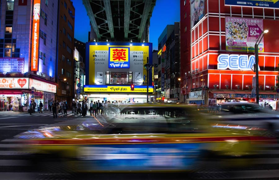 Beautiful Color Contrasts in Tokyo