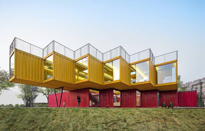 Clever Container Stack Pavillon