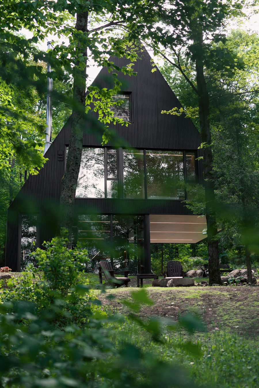 Contemporary Triangular Cabin in Canada2