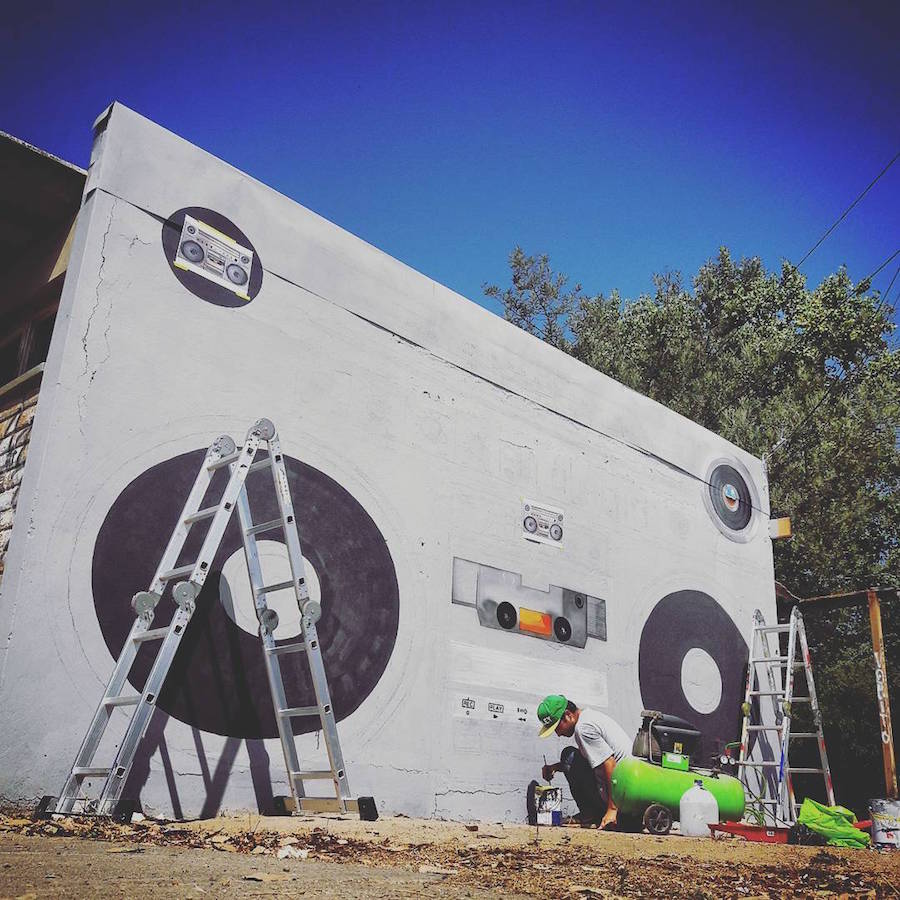 Giant Boombox Mural in Chile1
