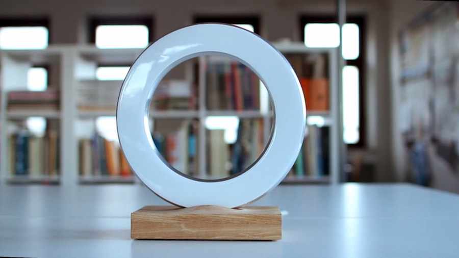 Gorgeous Minimal Portable Lamp by Halos5