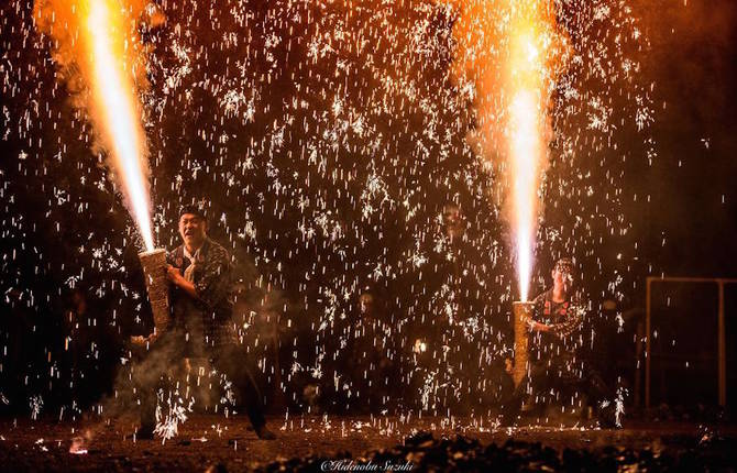 Superb Pictures of Traditional Fireworks in Japan