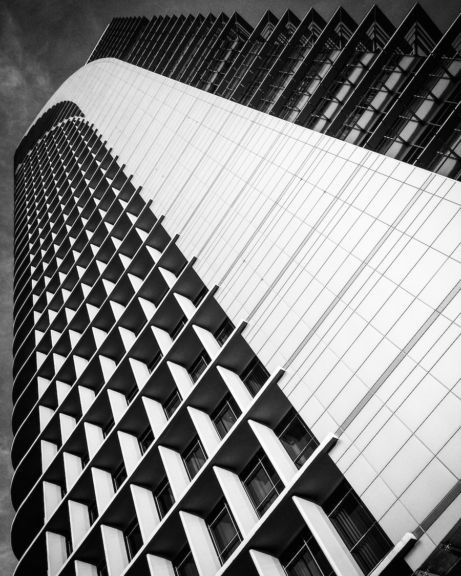 Vertiginous Black and White Buildings3