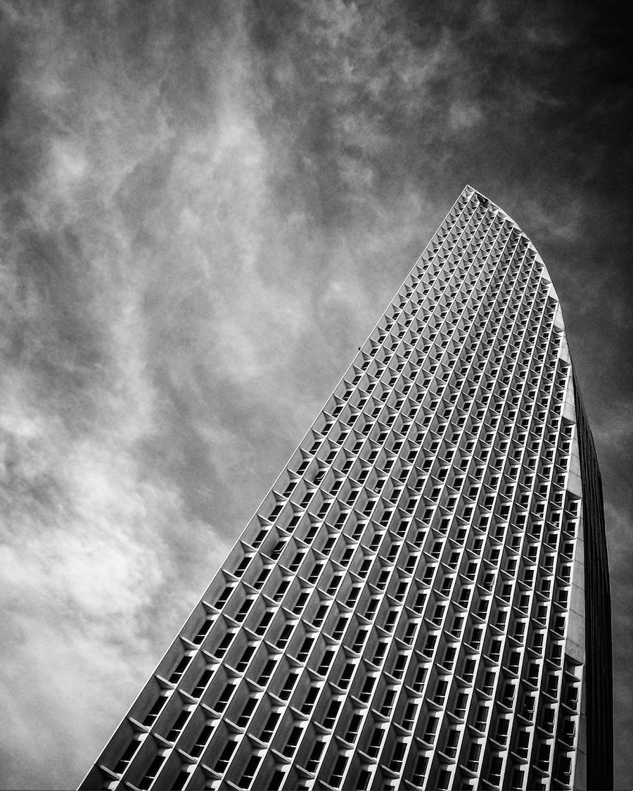 Vertiginous Black and White Buildings4