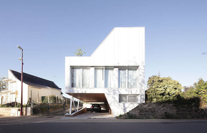 Flying Box House Built with Shipping Containers