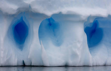 Stunning Pictures of Icebergs in Antarctica at Eye Level﻿
