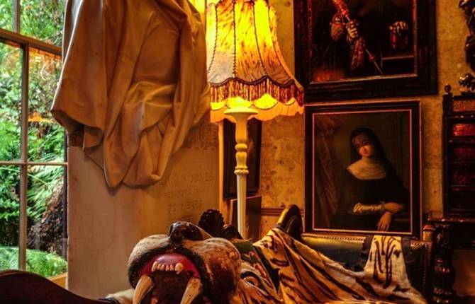 Mysterious 265-Year-Old Mansion in London