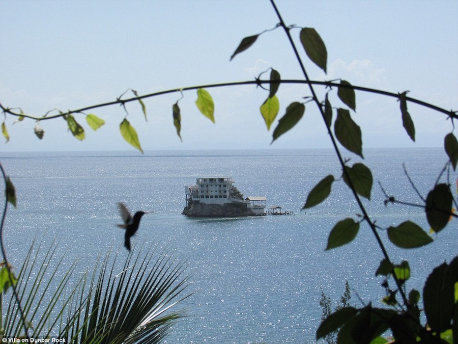 Gorgeous Pictures of the Dunbar Rock Villa in the Caribbean10