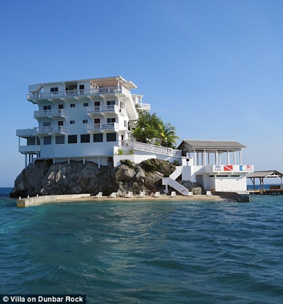 Gorgeous Pictures of the Dunbar Rock Villa in the Caribbean7