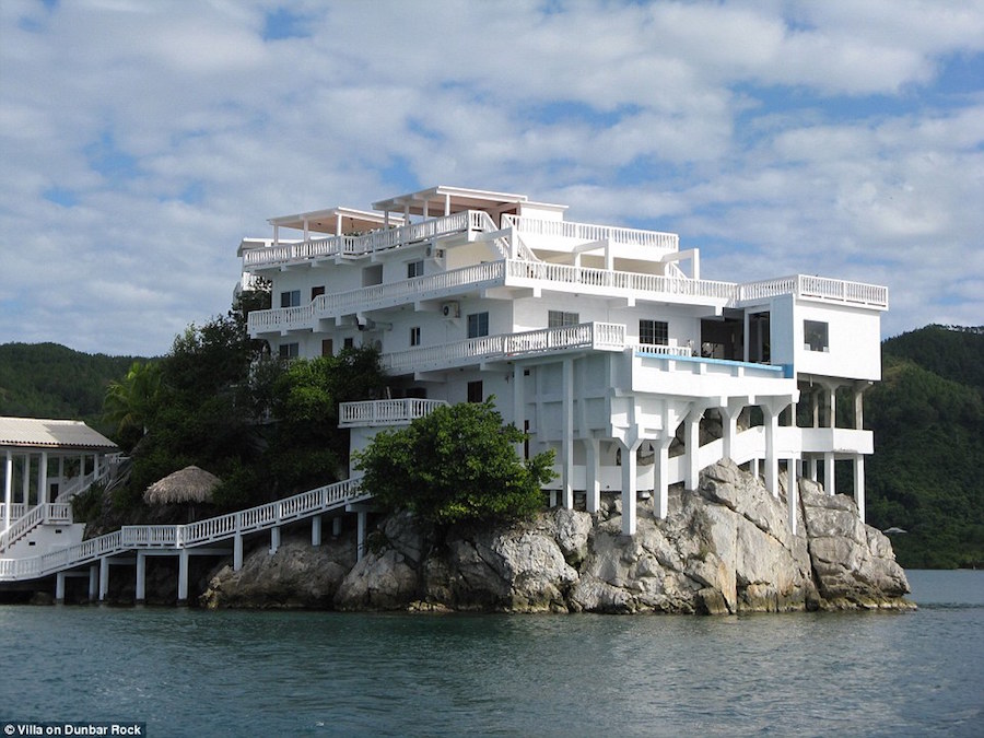 Gorgeous Pictures of the Dunbar Rock Villa in the Caribbean8
