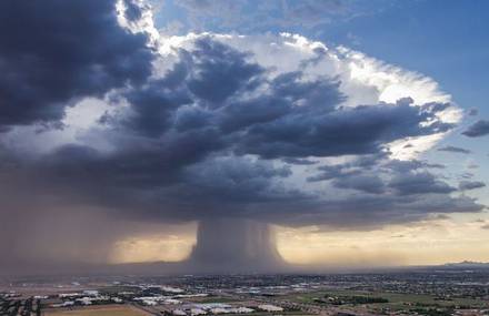 Photographs of a Microburst Rising Over Phoenix Looking Like a Mushroom Cloud