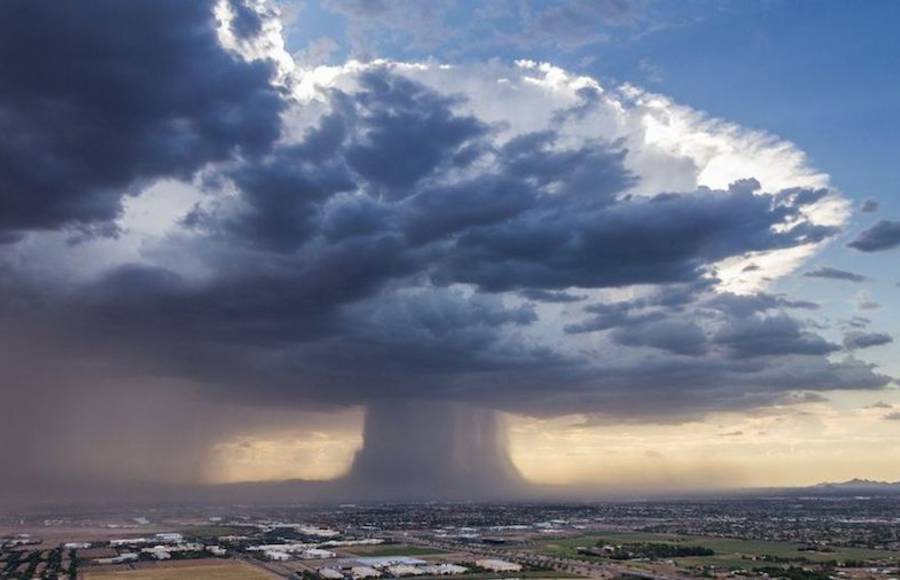 Photographs of a Microburst Rising Over Phoenix Looking Like a Mushroom Cloud