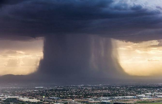 Photographs of a Microburst Rising Over Phoenix Looking Like a Mushroom Cloud