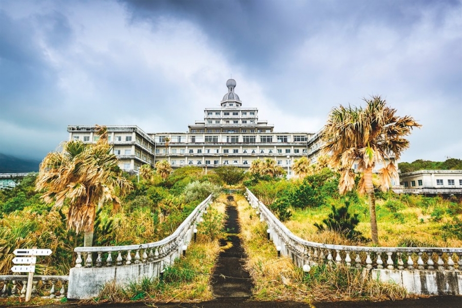 Abandoned Places From All Over the World-1