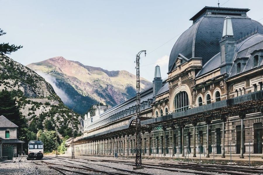 Abandoned Places From All Over the World-3