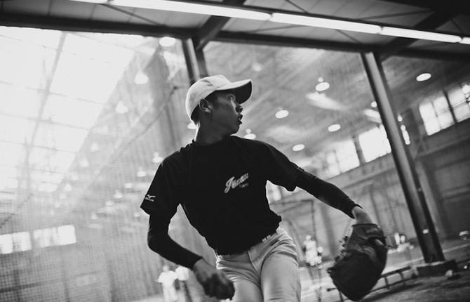 Intimate Black and White Pictures of a Baseball Team in Tokyo