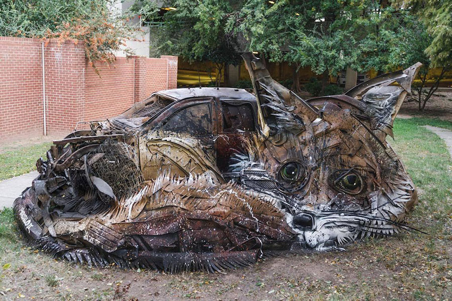 Inventive Trash Sculptures of Animals-1