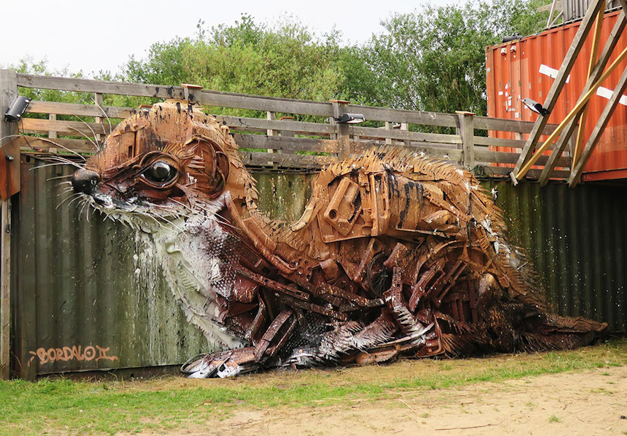 Inventive Trash Sculptures of Animals-3