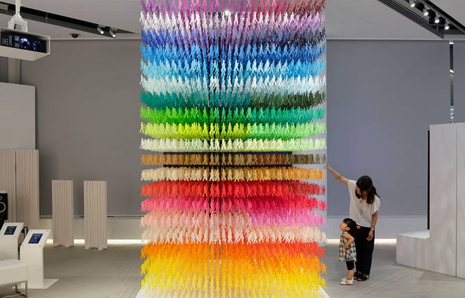 The New Paper Installation of Emmanuelle Moureaux