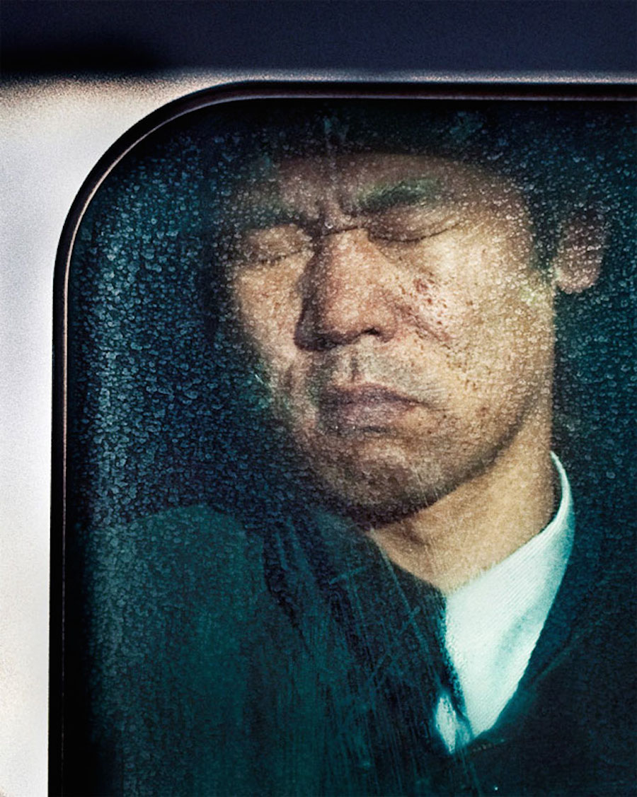 Photographs of Tokyo Commuters Stuck in the Subway-10