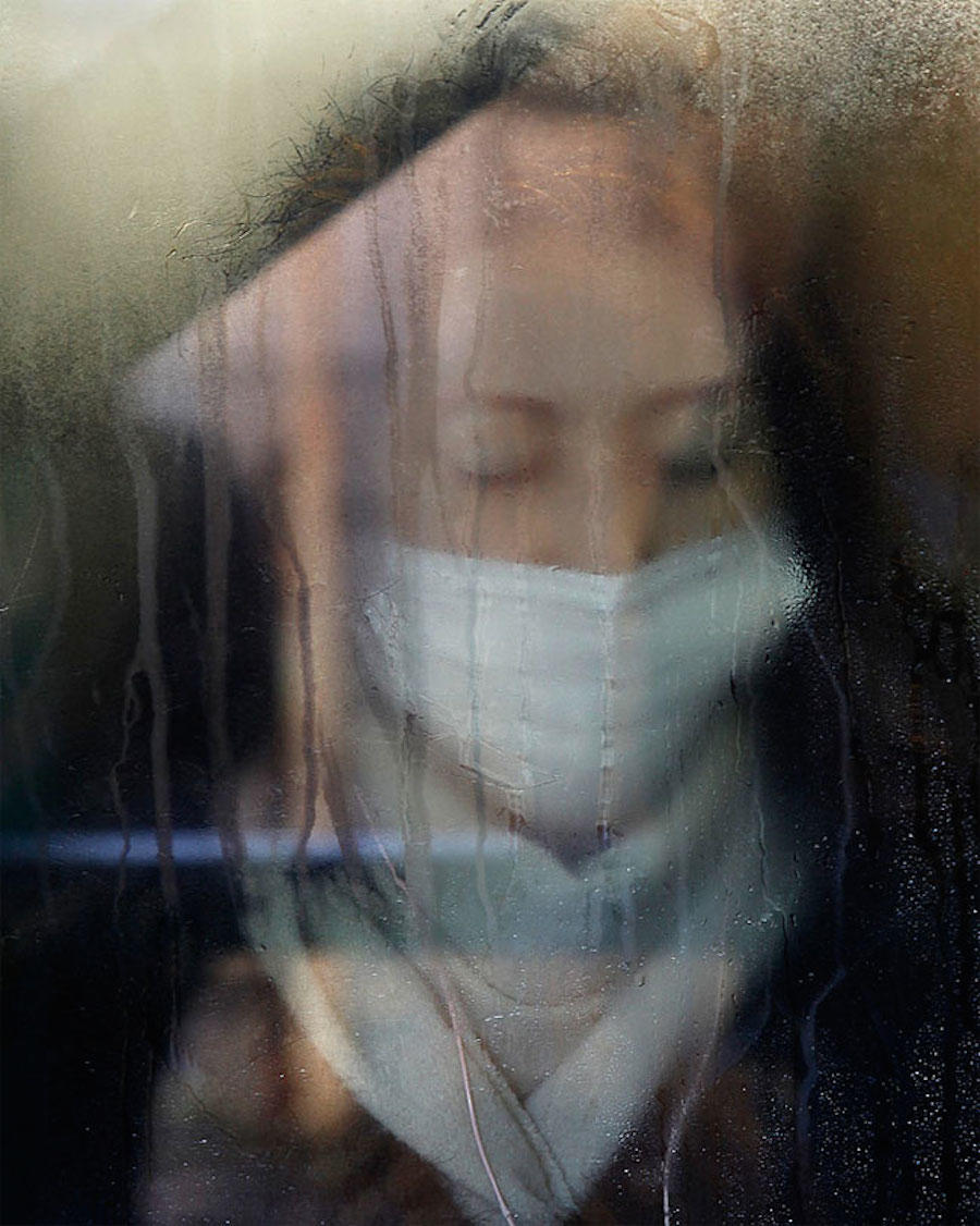 Photographs of Tokyo Commuters Stuck in the Subway-19