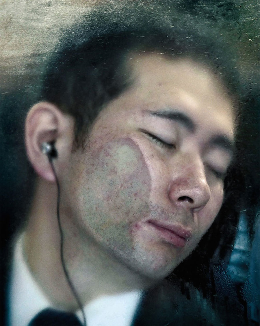 Photographs of Tokyo Commuters Stuck in the Subway-6