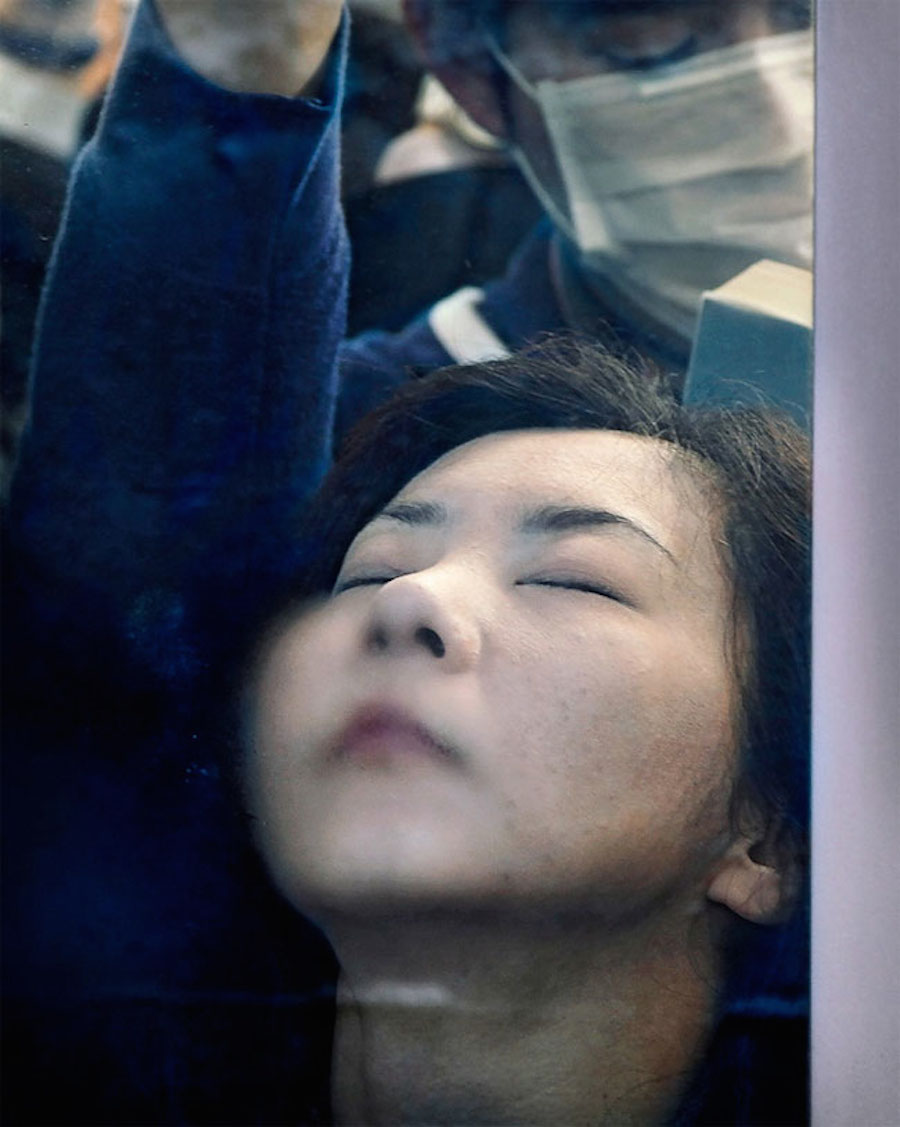 Photographs of Tokyo Commuters Stuck in the Subway-7