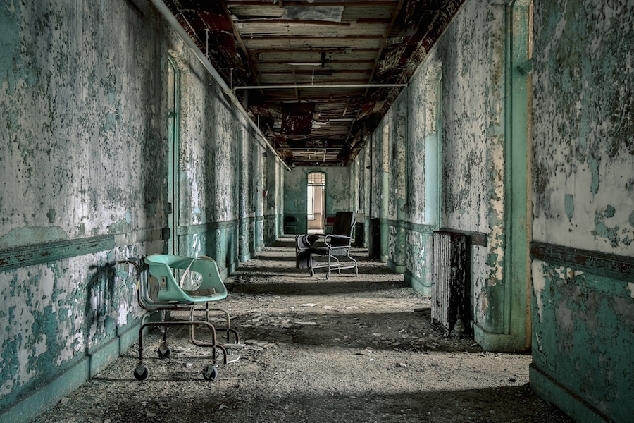 Striking Pictures of Abandoned Asylums in the U.S.-1
