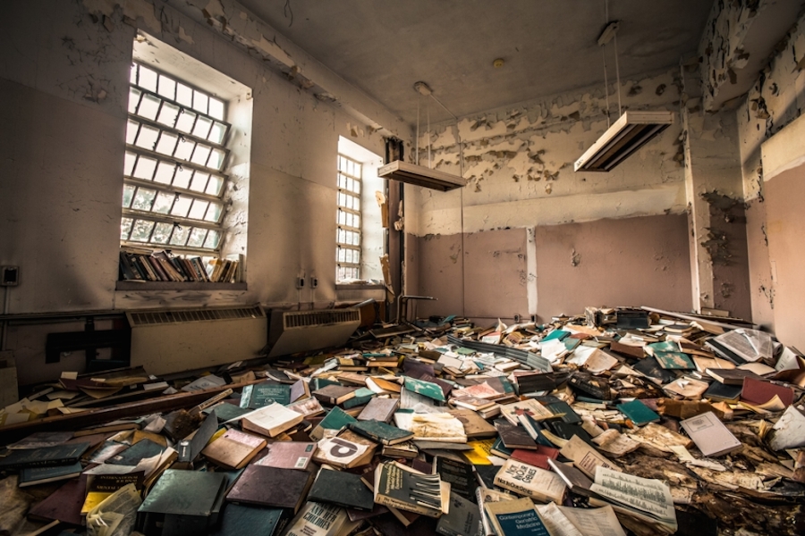 Striking Pictures of Abandoned Asylums in the U.S.-10
