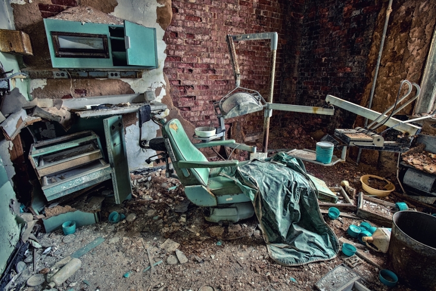 Striking Pictures of Abandoned Asylums in the U.S.-12