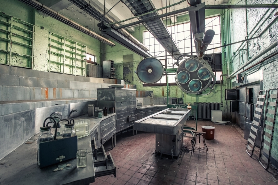 Striking Pictures of Abandoned Asylums in the U.S.-14