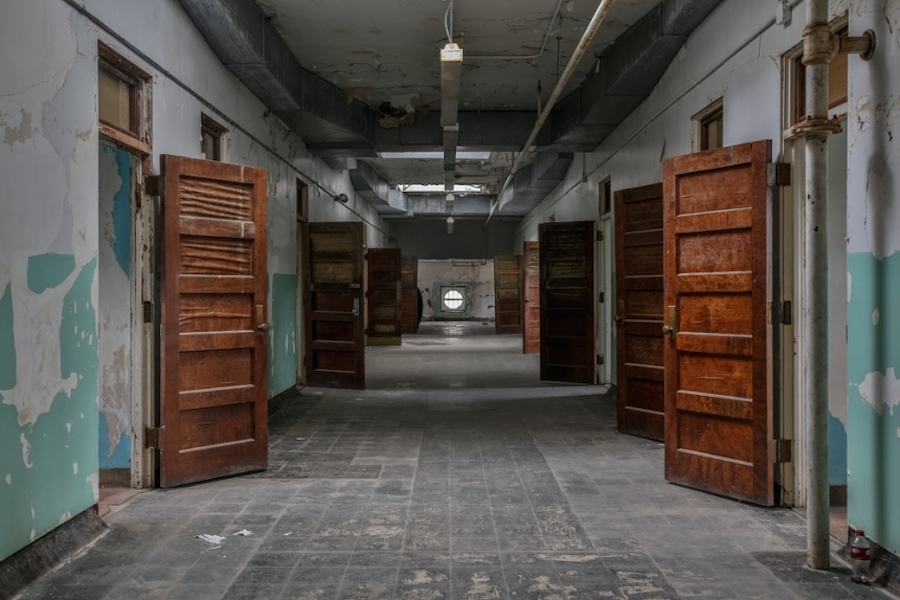 Striking Pictures of Abandoned Asylums in the U.S.-16