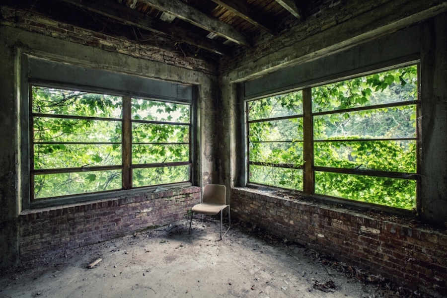 Striking Pictures of Abandoned Asylums in the U.S.-2