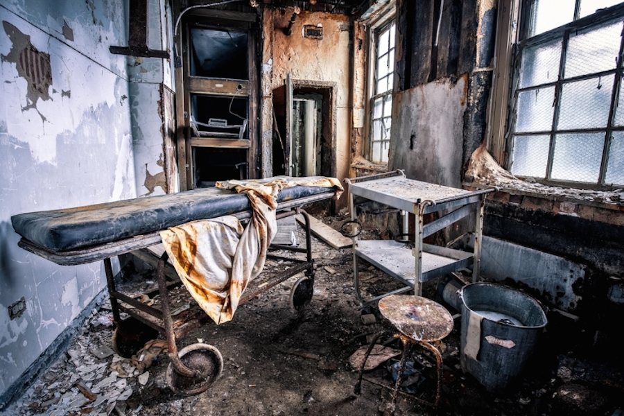 Striking Pictures of Abandoned Asylums in the U.S.-6