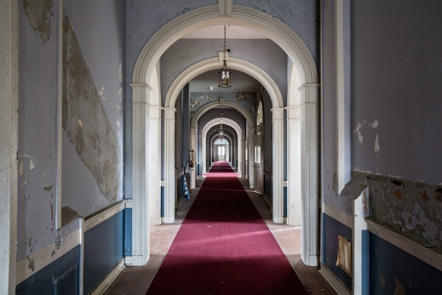 Striking Pictures of Abandoned Asylums in the U.S.-8