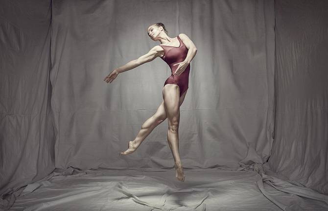 Amazing Poetic Portraits of Dancers and Acrobats