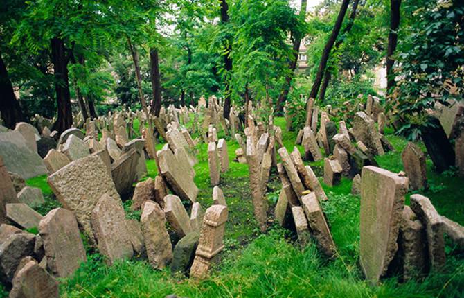Best Cemeteries to Visit around the World