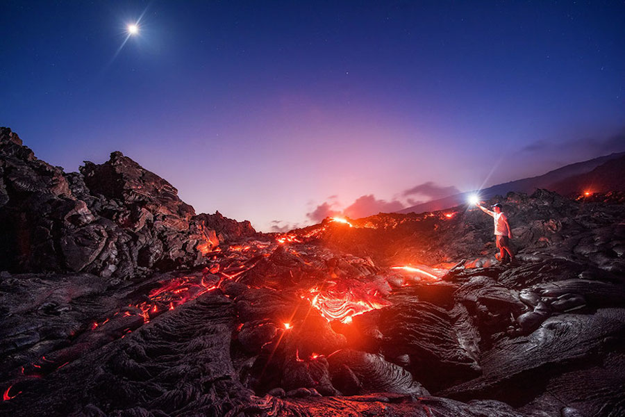 Breathtaking Pictures of an Erupting Volcano in Hawaii-1