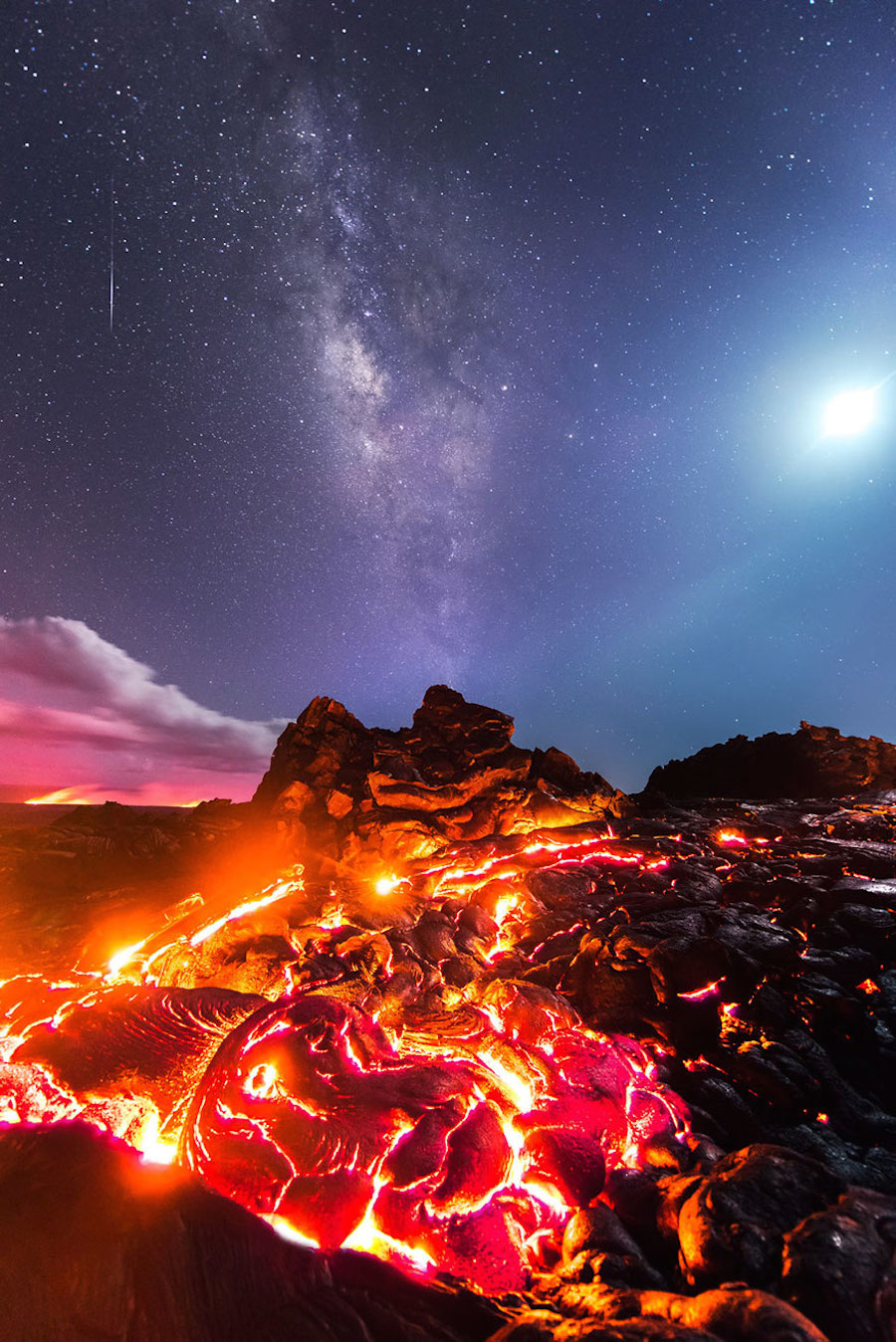 Breathtaking Pictures of an Erupting Volcano in Hawaii-2