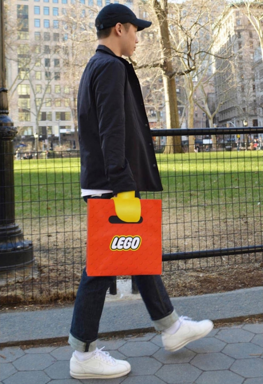 Inventive and Amusing LEGO Handbag-3