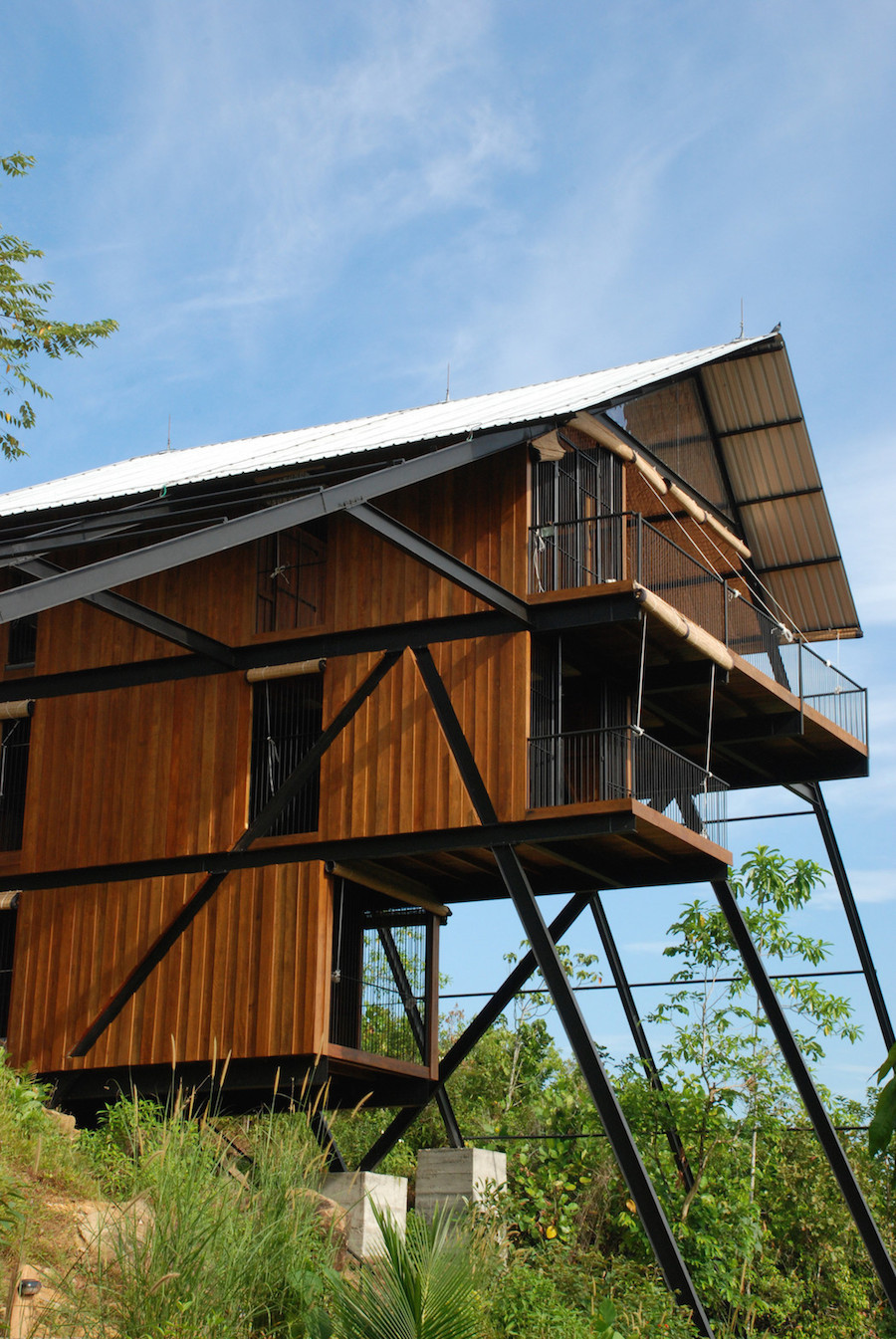 Superb Wooden Three-Leveled Bungalow in Sri Lanka-7