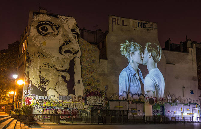 Video Projection of Couples Kissing in Paris by Julien Nonnon
