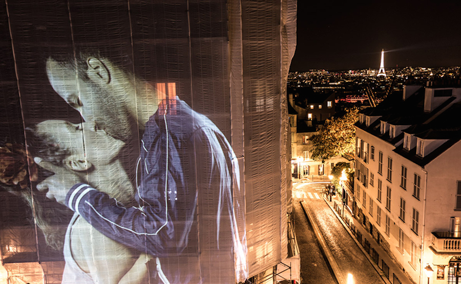 Video Projection of Couples Kissing in Paris by Julien Nonnon-11