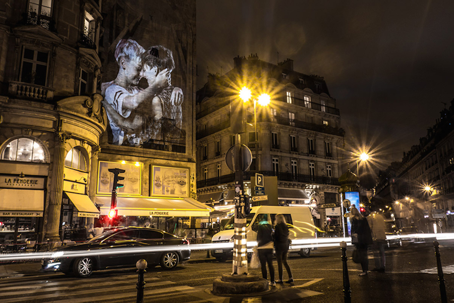Video Projection of Couples Kissing in Paris by Julien Nonnon-3