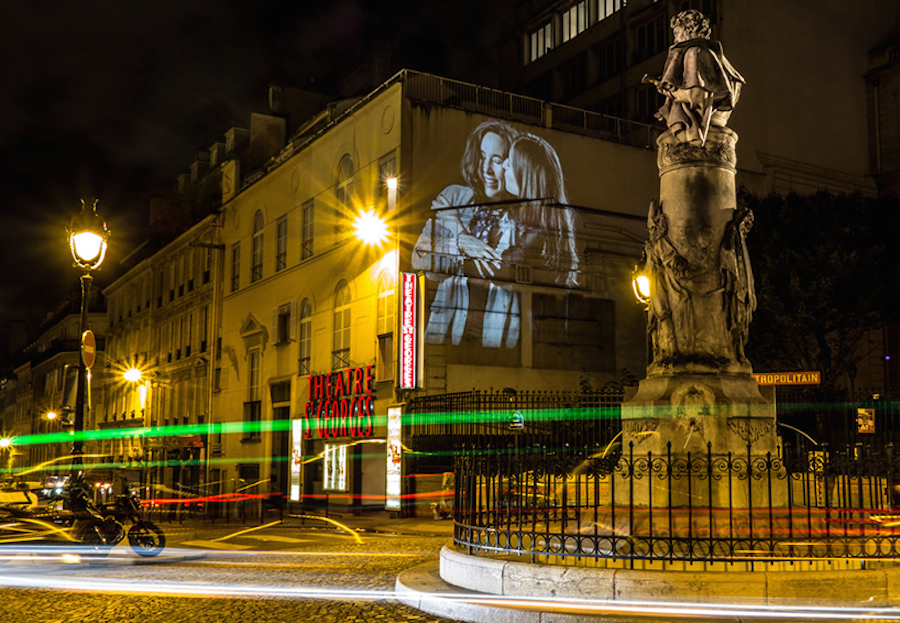 Video Projection of Couples Kissing in Paris by Julien Nonnon-8