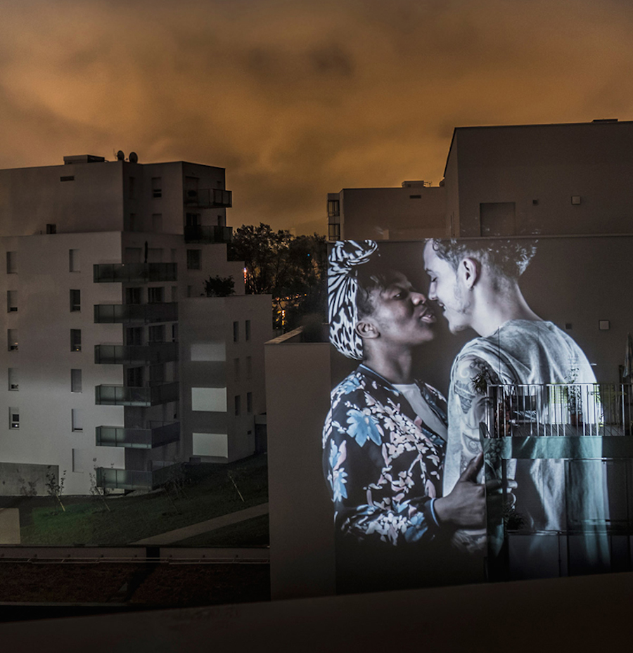 Video Projection of Couples Kissing in Paris by Julien Nonnon-9